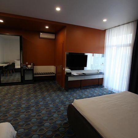 Lomo Hotel Umany Kültér fotó